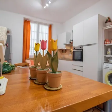 Orange - Center * Генуя