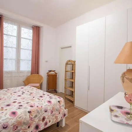 Apartment Orange - City Center Genoa